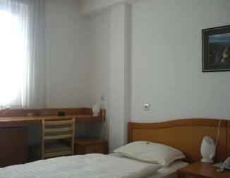 Omega Ambasador Hotel Saraybosna Oda fotoğraf